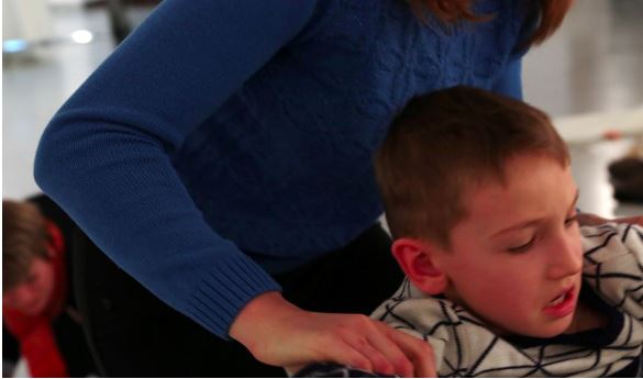 ambasador vrasja njerezit