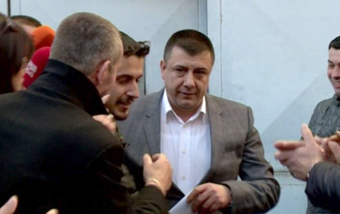 arben ffrroku, pas lirimit nga burgu