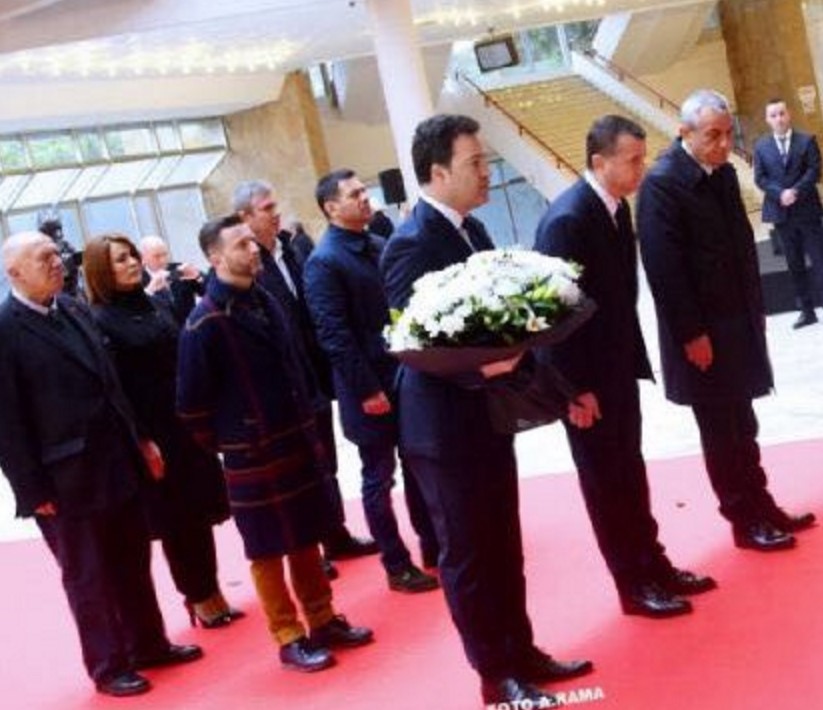 braceeeeeeeeeeeeeeeeeeeeeee