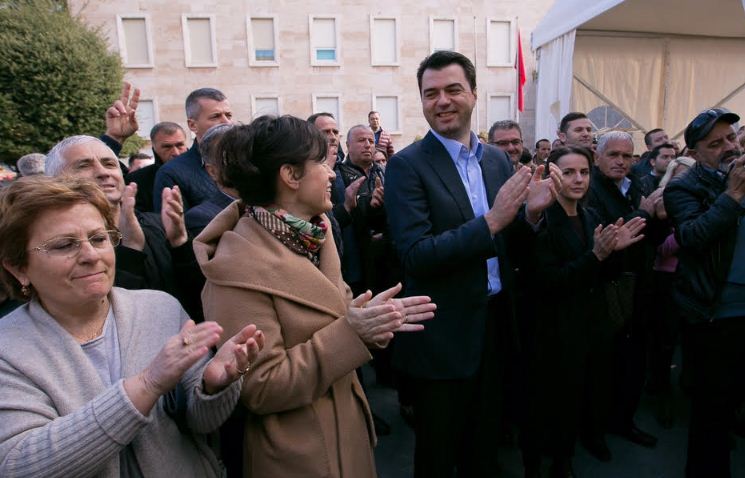 cadra basha cadra flamuri