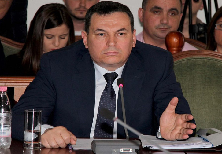 haki cako, komision parlamentar