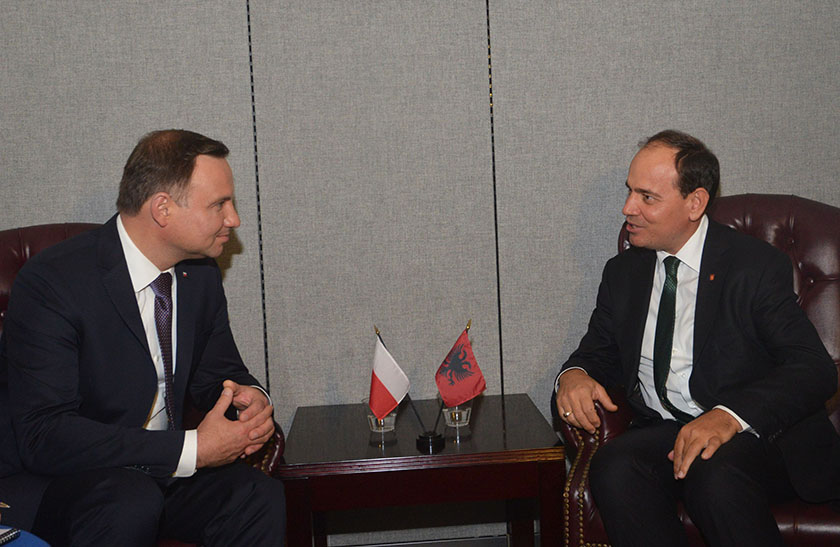 nishani-presidenti polak 1