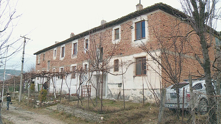 polican, pallati qe rrezikon shembjen