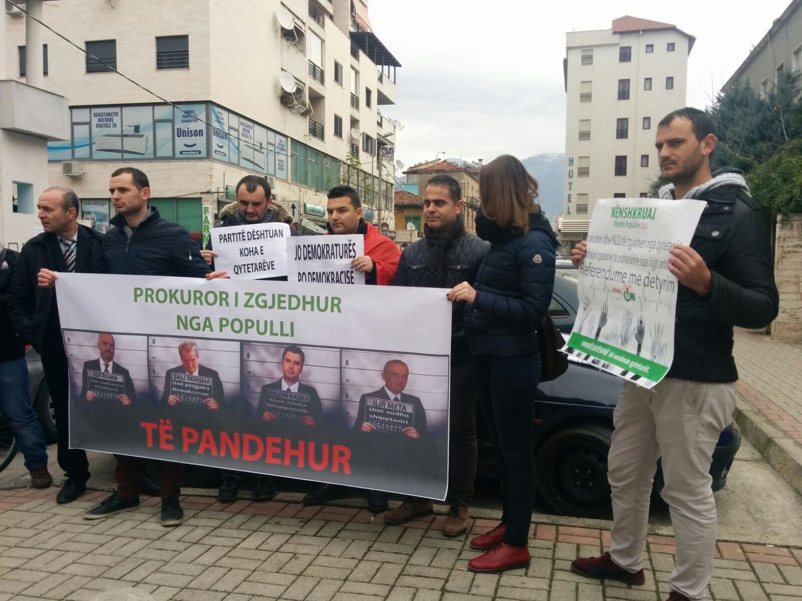 prokurri proteste qytetare