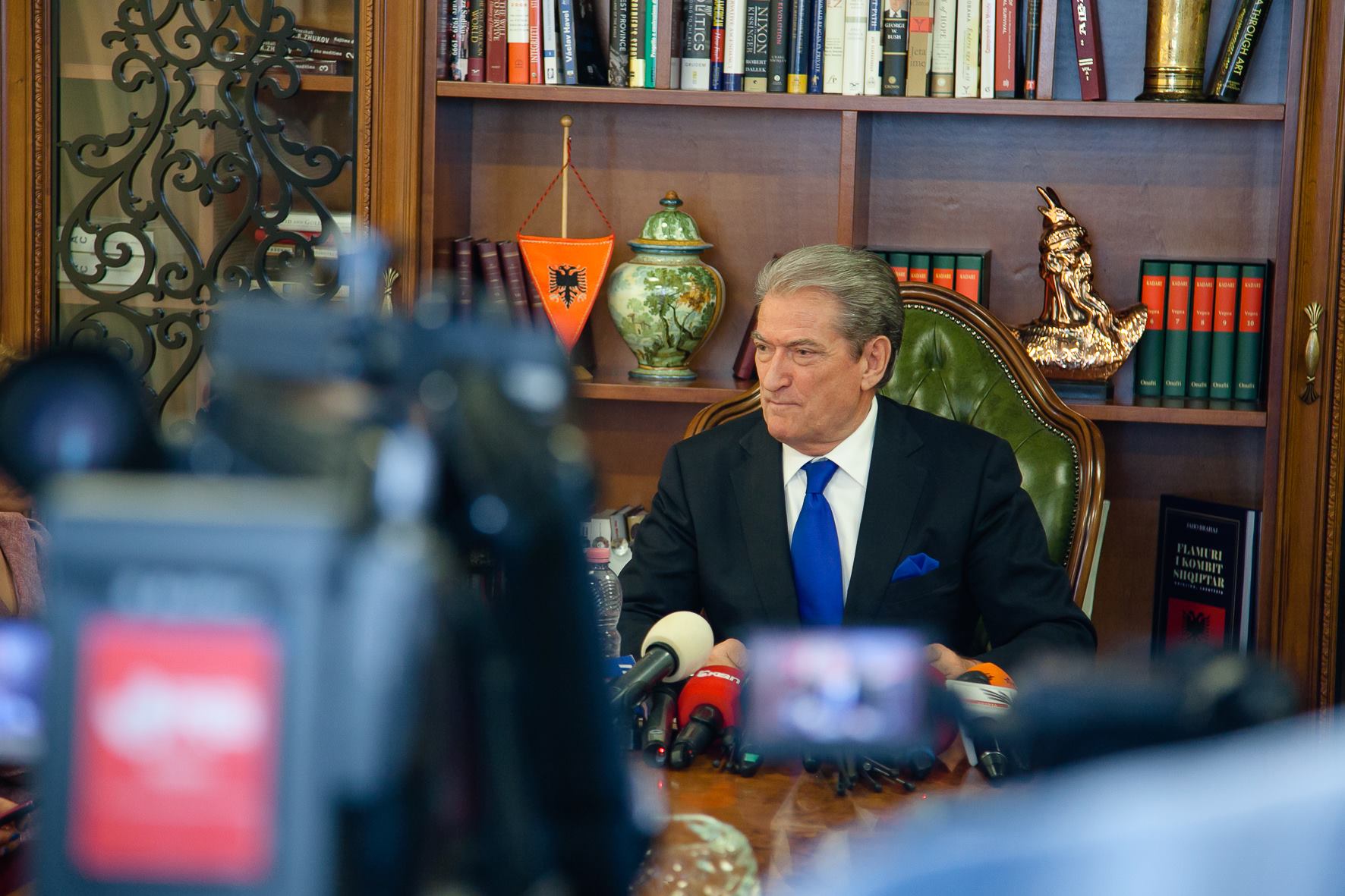 sali berisha, ne zyre