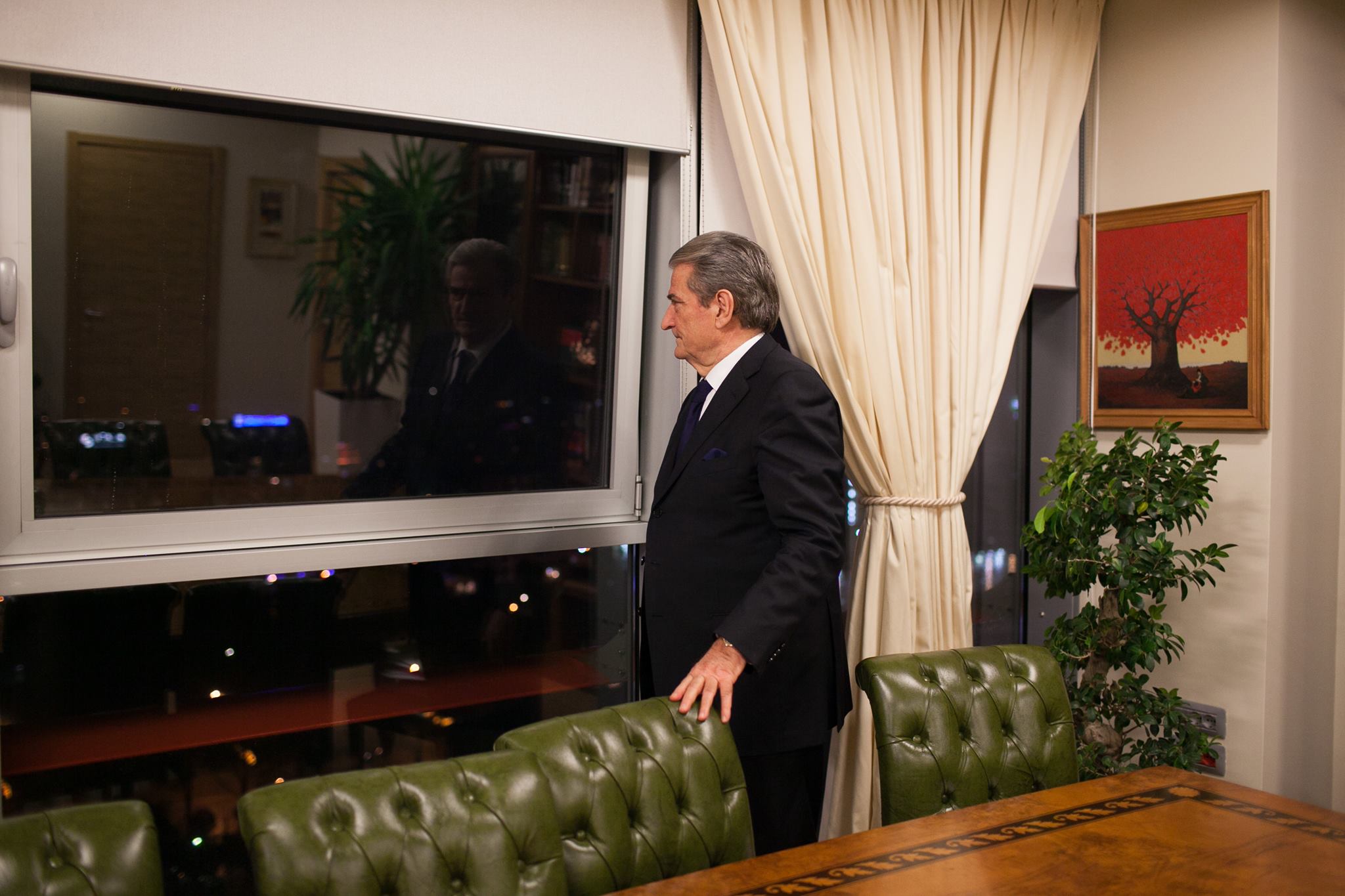 sali berisha, ne zyre ne kembe veshtron