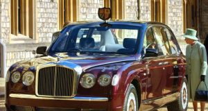 Nxirret në shitje vetura luksoze ‘Bentley’ e mbretëresh Elizabeth II. Ja sa kushton