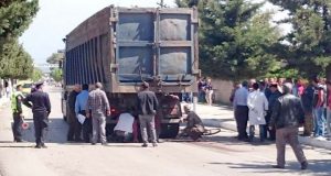 Rrogozhinë, aksidentohet për vdekje 45 vjeçari, përfundon me biçikletë poshtë kamionit