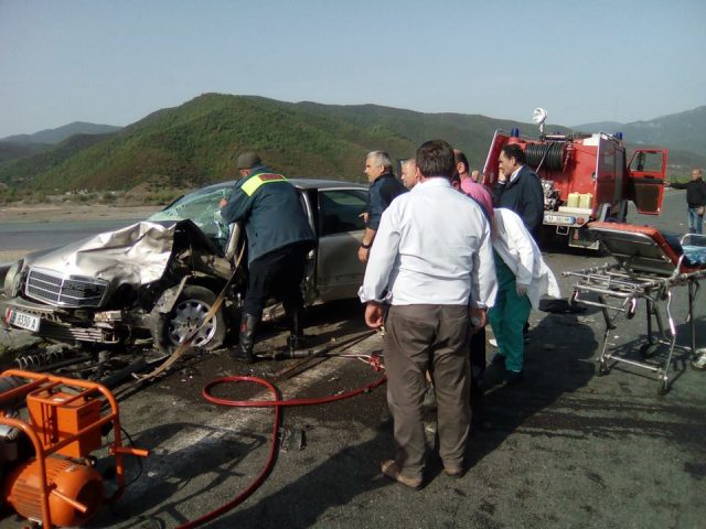 Milot, makinat përplasen kokë më kokë, raportohen të lënduar