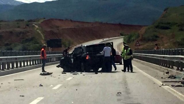 Aksident në rrugën e Kombit, përplasen disa makina