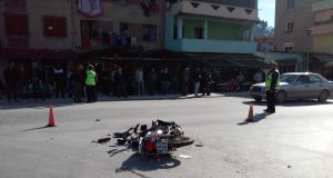 Tiranë, aksident i rëndë, makina përplas 19-vjeçaren