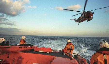 Gomonia me shqiptarë drejt Britanisë, arrestohet trafikanti Xhekaliu