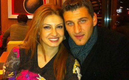 Vdekja e gruas së portierit Alban Hoxha, jepet vendimi për mjekët