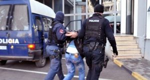 Trafikanti i fëmijëve në Fier bie në pranga