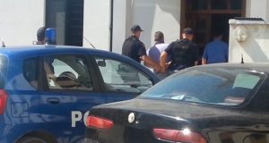 I dehur, nga makina qëllon 7 herë me pistoletë në drejtim të lokalit