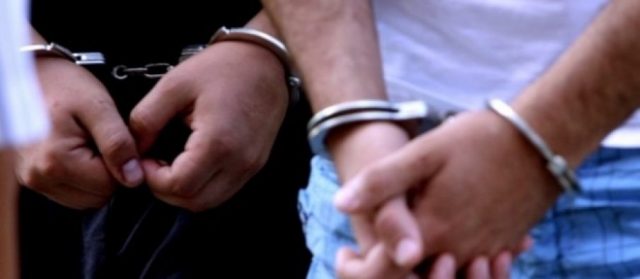 EMRAT/ Tiranë, gjobitën 10 mijë euro 55-vjeçarin, arrestohen dy të rinj