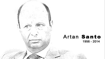 Bankieri Artan Santo ngjitet në teatrin e Metropolit me “Individi”