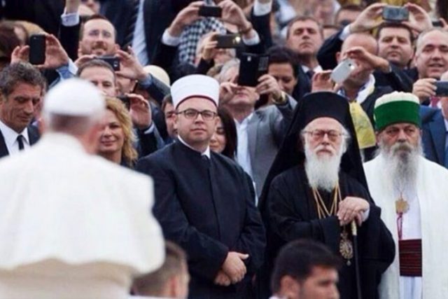 autoritet_fetare_ne_shqiperi_gjate_ardhjes_se_papa_franceskos_696x464_46425.jpg