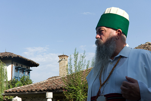 Baba Mondi nuk paguan dritat, KESH i bllokoi llogaritë Kryegjyshatës