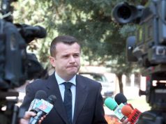 Balla i pakënaqur prej mosrespektimit nga Blushi dhe asnjë përgjigje për 119 pyetjet e tij