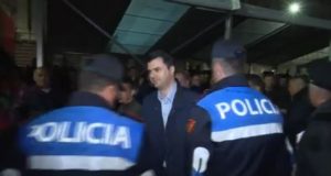 Lulzim Basha takon policët e protestës