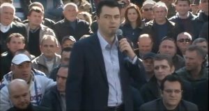 FOTO/ Basha bashkëbisedim për lirinë e medias nga çadra e protestës: Ose të bjerë institucioni i zgjedhjeve të lira ose të rrëzojmë qeverinë