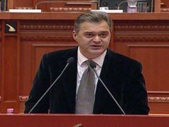 Ben Blushi: Varfëria emergjencë kombëtare, të varfrit do të vijnë në Parlament dhe do i nxjerrin jashtë deputetët