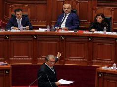 Sali Berisha, qeverisë për Kosovën: Ju të gjithë më dukeni si plehra!