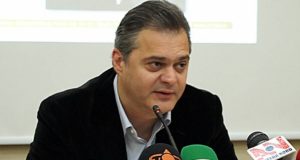 Ndërpritet transmetimi për mediat, salla vërshëllen gjatë fjalës së Blushit