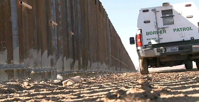 Shpëtojnë imigrantët shqiparë të ngujuar në kamionin frigorifer në kufirin e Teksasit