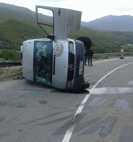 bulqiz_furgonii_aksidentohet_35358.jpg