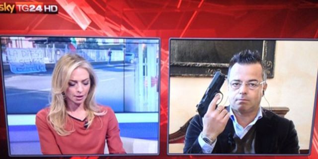 buonanno_tv_pistola_11835.jpg
