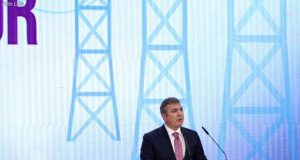 Ministri Gjiknuri, shënjestër e mediave afër Kryeministrit Rama