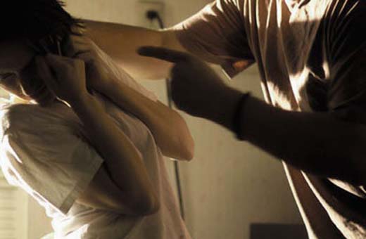 Ndodh në Dibër, i dënuari rreh gruan dhe djalin, i kërcënon edhe me vrasje