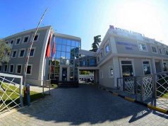 Fërkohen dy makinat, rrahin të riun me lopatë, nxirren armët në Babrru