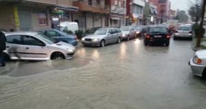 Stuhi shiu në Durrës, përmbyten rrugët kryesore dhe periferia e qytetit
