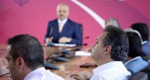 Vazhdon takimi në Elbasan, përfundon fjalimin Rama, Blushit i ndërpresin transmetimin “live”