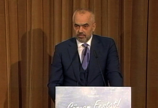 edi_rama_darke_gazetaret1_15955.jpg