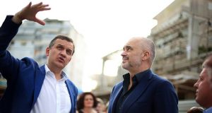 REPLIKAT/ Komentuesit “kërkojnë kokën” e Ilir Beqajt për dështimin e shëndetësisë, Edi Rama jep leksion për gjuhën shqipe dhe edukatën morale