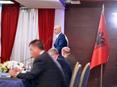 Ka njeri që i kupton këto mesazhet e fshehta mes PS dhe LSI. I fundit niset nga Lefter Koka