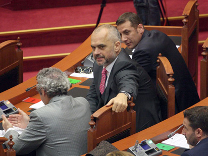 edi_rama_mark_frroku_kuvend_646.jpg