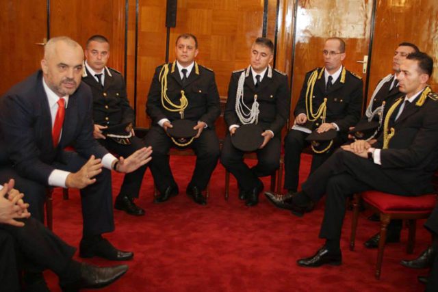 edi_rama_me_kreret_e_policise_18589.jpg