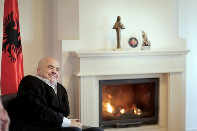 edi_rama_prishtine_41444.jpg