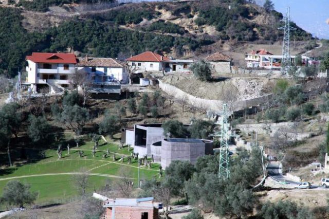 A e paguan Edi Rama energjinë elektrike për shtëpinë në Surrel…?!