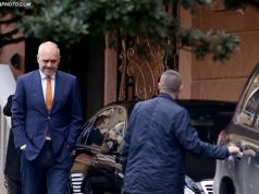 Donald Lu në Durrës “arreston” bashkëpunëtorin e Lul Berishës, në Tiranë “mbledh kokë më kokë, Ramën, Ruçin dhe Xhafajn