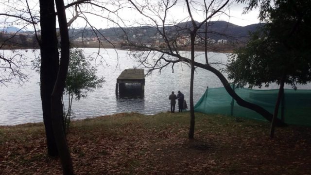 EMRI & FOTO/ Identifikohet i mbyturi te liqeni artificial i Tiranës