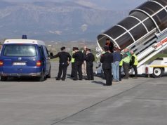 Rinas, ekstradohet vrasësi dhe grabitësi i dy bashkëshortëve në Fier