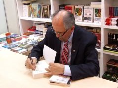 “Shqipëria në Tranzicion”, gazetari Elez Biberaj prezanton në Tiranë ribotimin