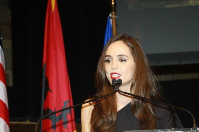 eliza_dushku_16484.jpg