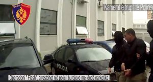 VIDEO/ Tiranë, arrestohet gardiani burgut dhe shoku i tij me 10 kg canabis
